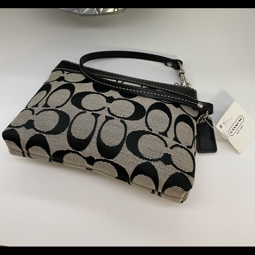 Signature pleated wristlet
